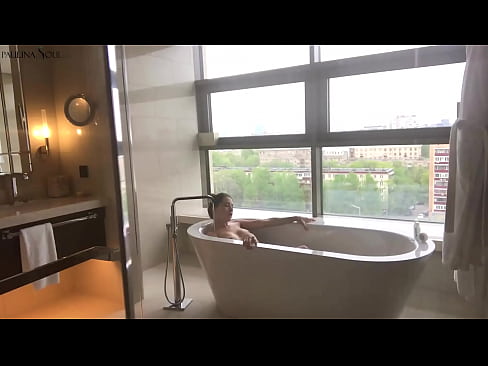 ❤️ 巨大的宝贝 激情地在浴室里撸起了她的阴部 ☑ Sex video❤
